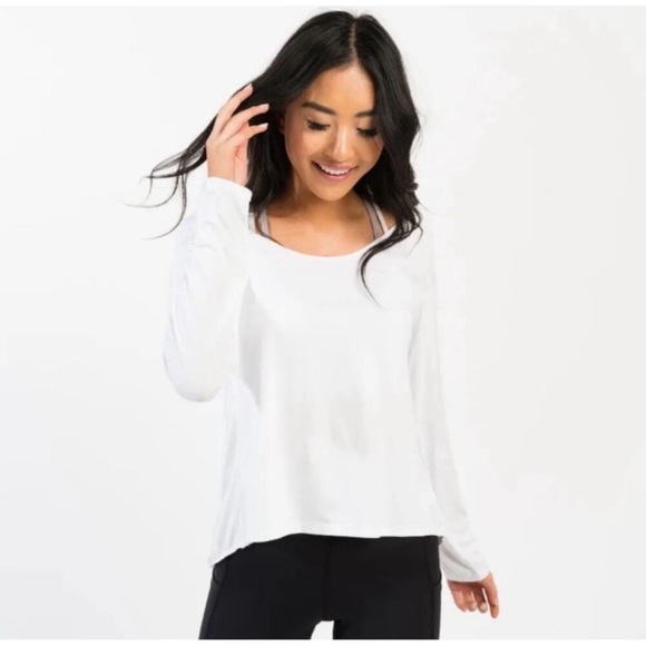 💋Zyia  Women’s  Namaste Long Sleeve T white Size Small - Picture 2 of 8